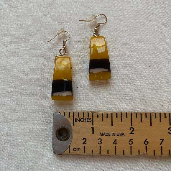 Vintage Yellow Resin Earrings - Picture 3 of 4